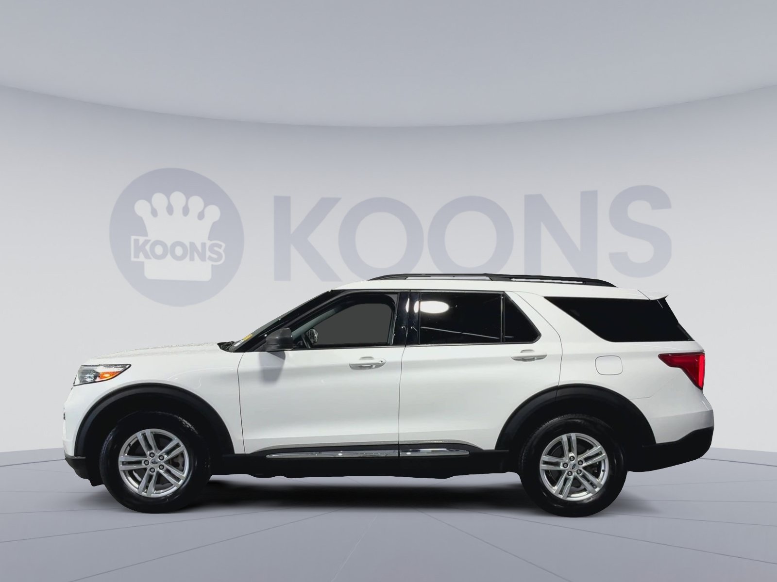 Used 2023 Ford Explorer XLT AWD/4WD image 7