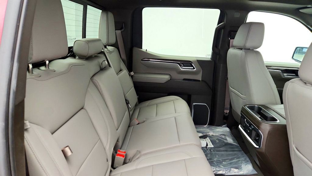 Used 2025 Chevrolet Silverado 1500 LTZ w/ LTZ Premium Package image 23