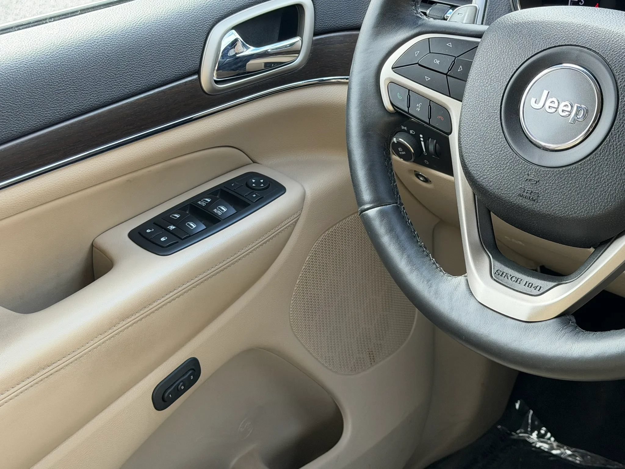 Used 2017 Jeep Grand Cherokee Limited RWD image 38