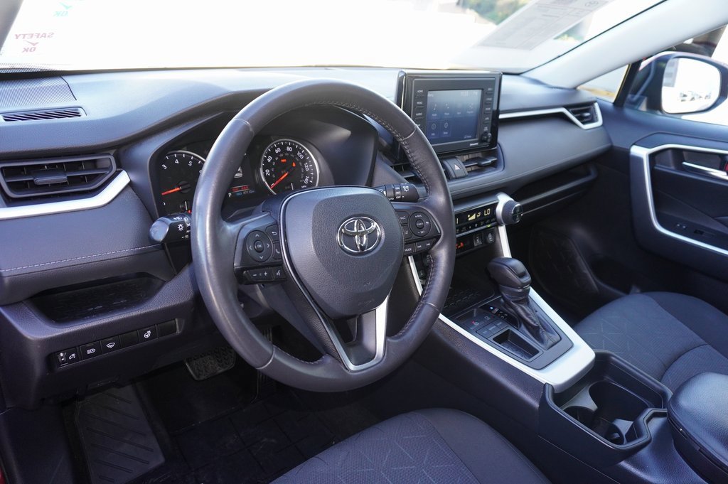 Used 2020 Toyota RAV4 XLE image 13