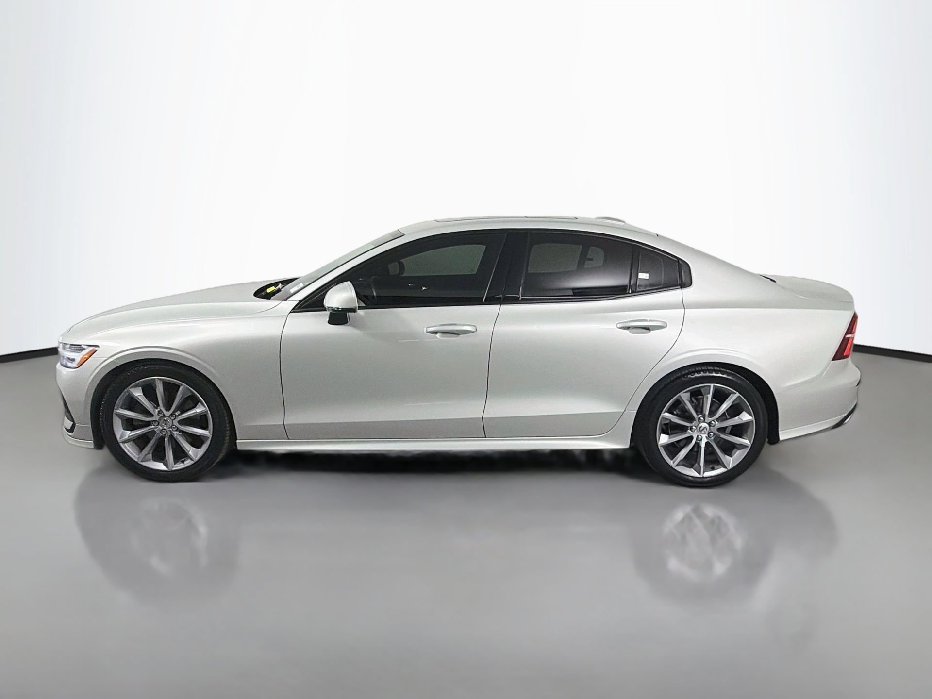 Used 2019 Volvo S60 T5 Momentum w/ Multimedia Package FWD image 9