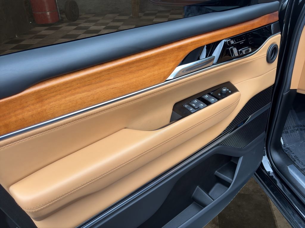 Used 2022 Jeep Grand Wagoneer Series III w/ Rear Seat Video Group 1 image 18