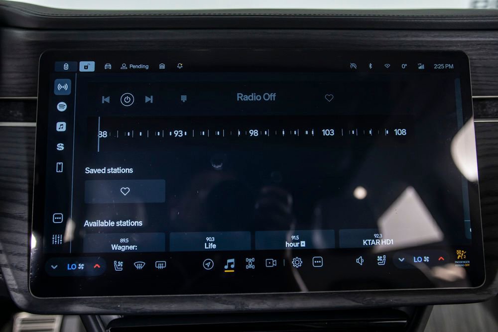 Used 2023 Rivian R1S Adventure image 37