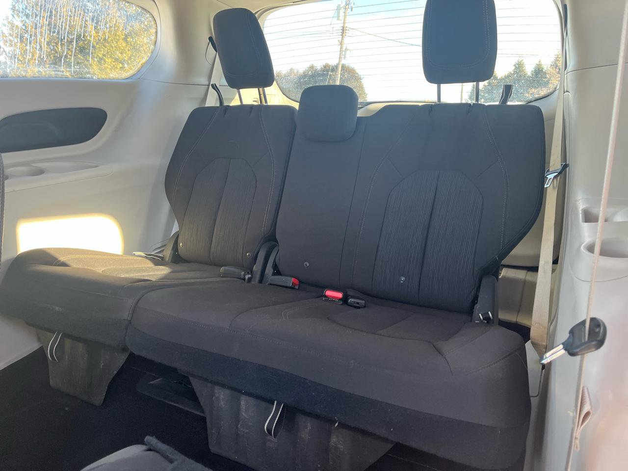 Used 2017 Chrysler Pacifica LX image 16