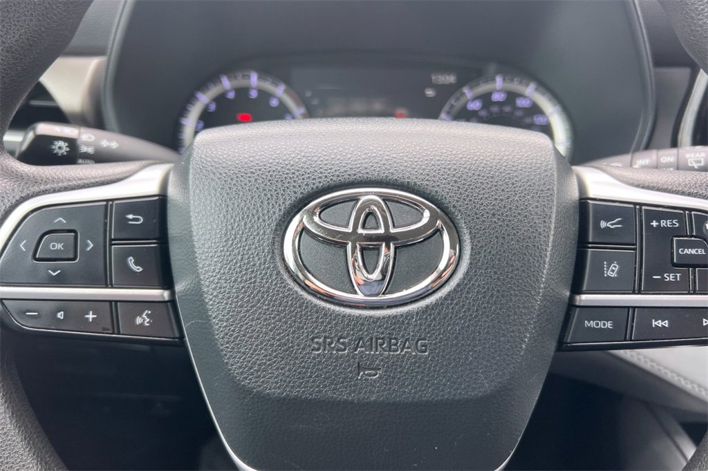 Certified 2023 Toyota Highlander L image 25
