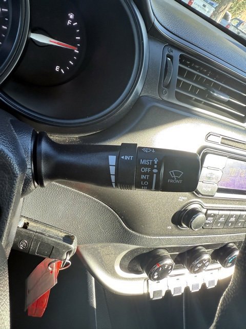 Used 2013 Kia Rio EX image 21