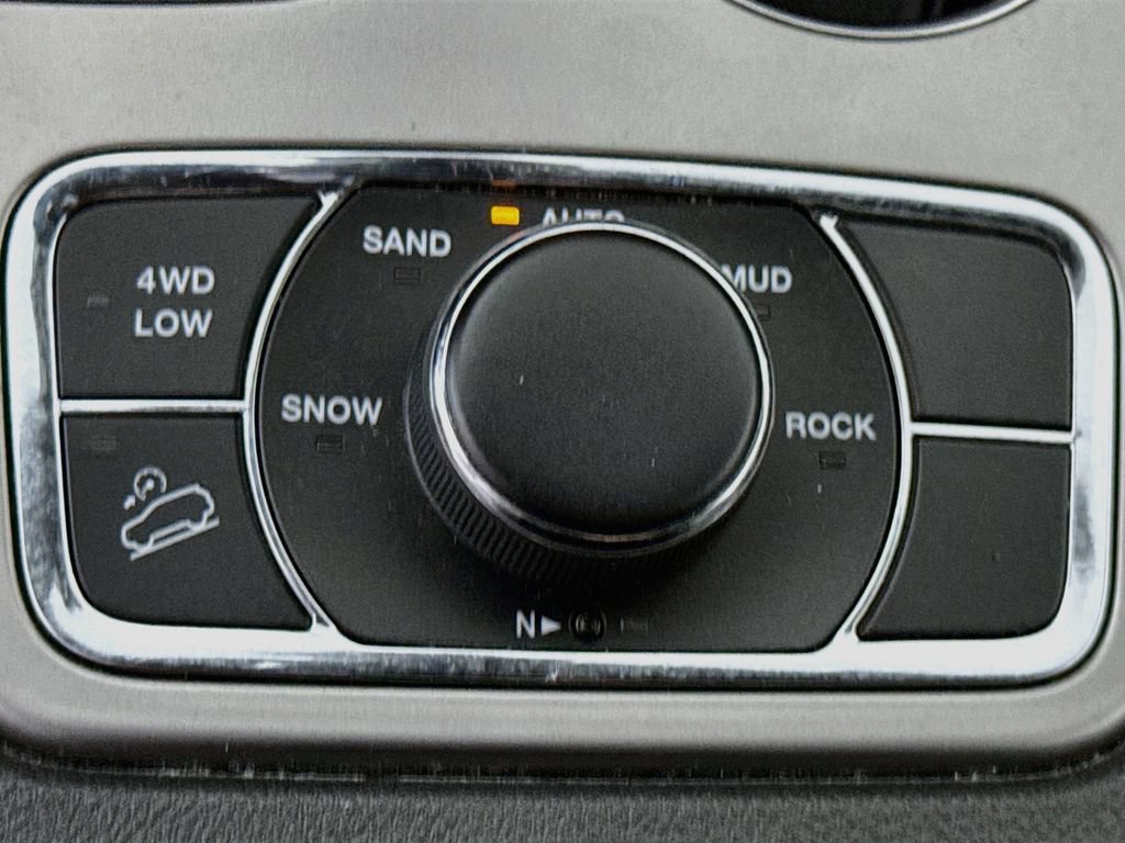 Used 2022 Jeep Grand Cherokee Laredo X AWD/4WD image 12
