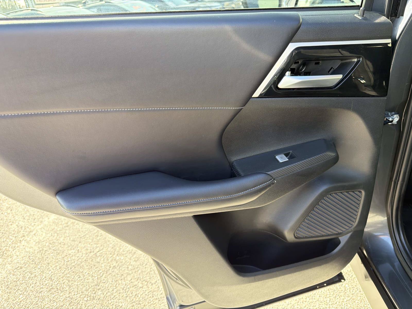 Used 2024 Mitsubishi Outlander AWD image 12