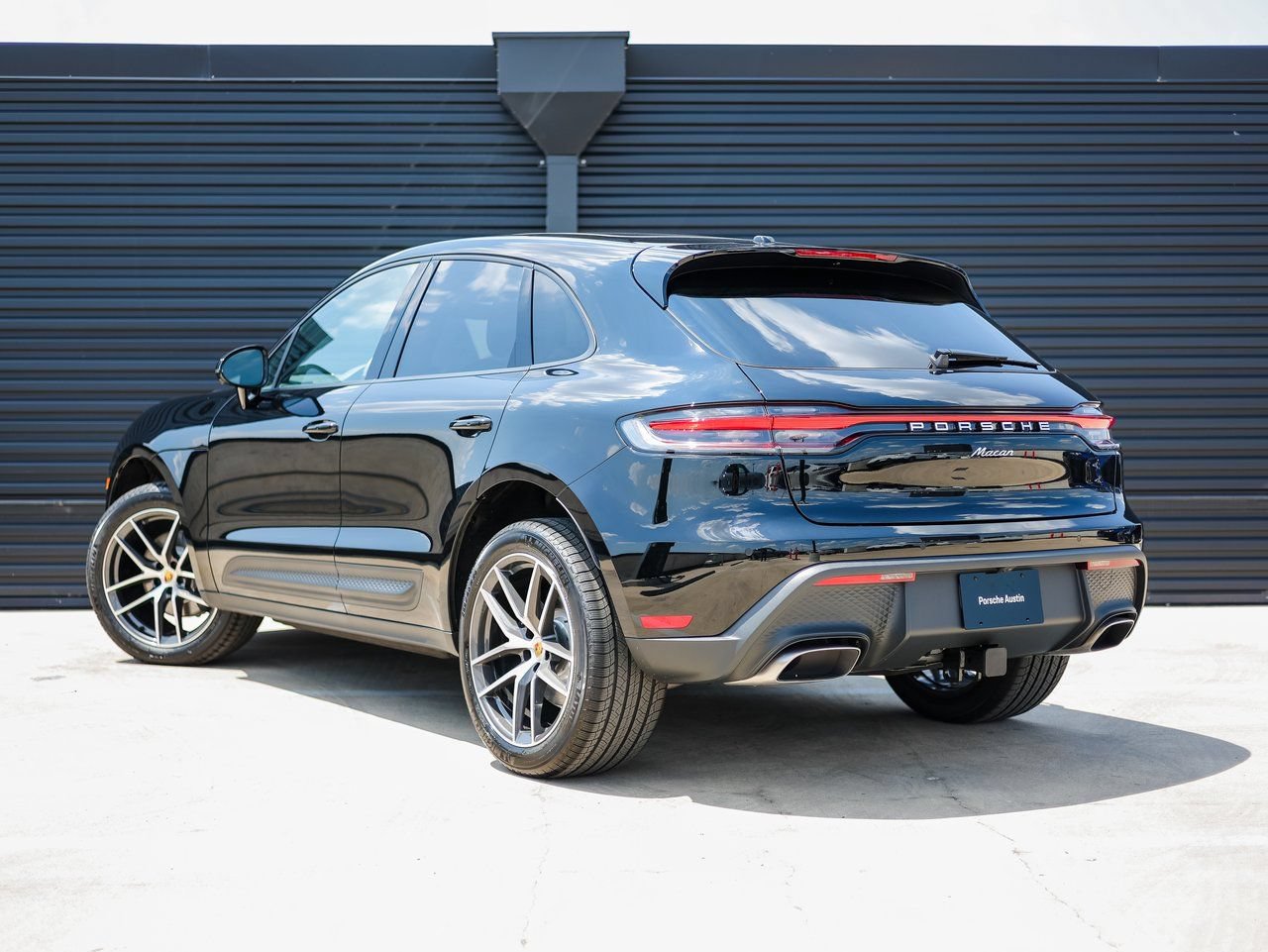 Certified 2026 Porsche Macan AWD/4WD image 3