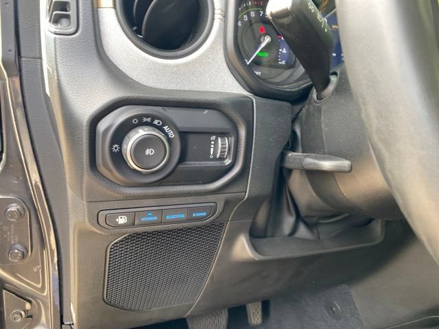 Used 2024 Jeep Wrangler Unlimited w/ Convenience Group AWD/4WD image 17