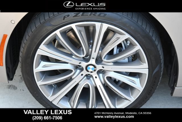 Used 2022 BMW 750i xDrive AWD/4WD image 23