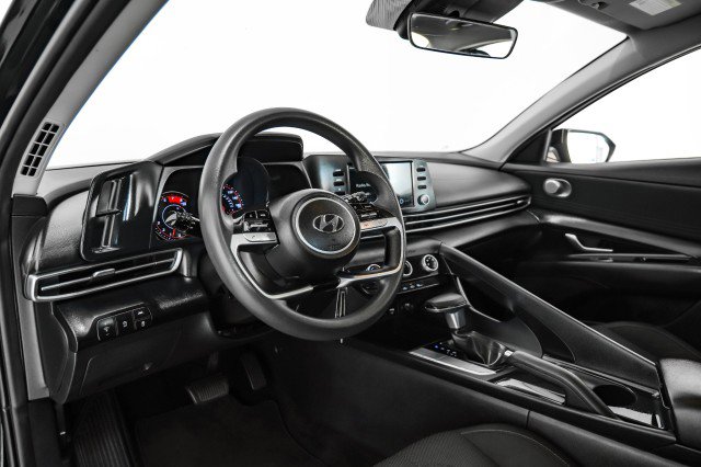 Used 2021 Hyundai Elantra SE w/ Cargo Package image 13