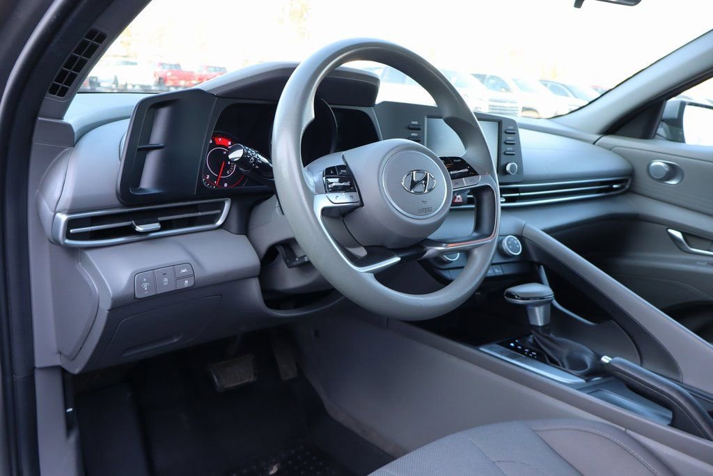 Used 2021 Hyundai Elantra SE image 6