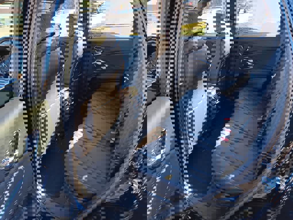 Used 2025 Acura RDX SH-AWD image 16