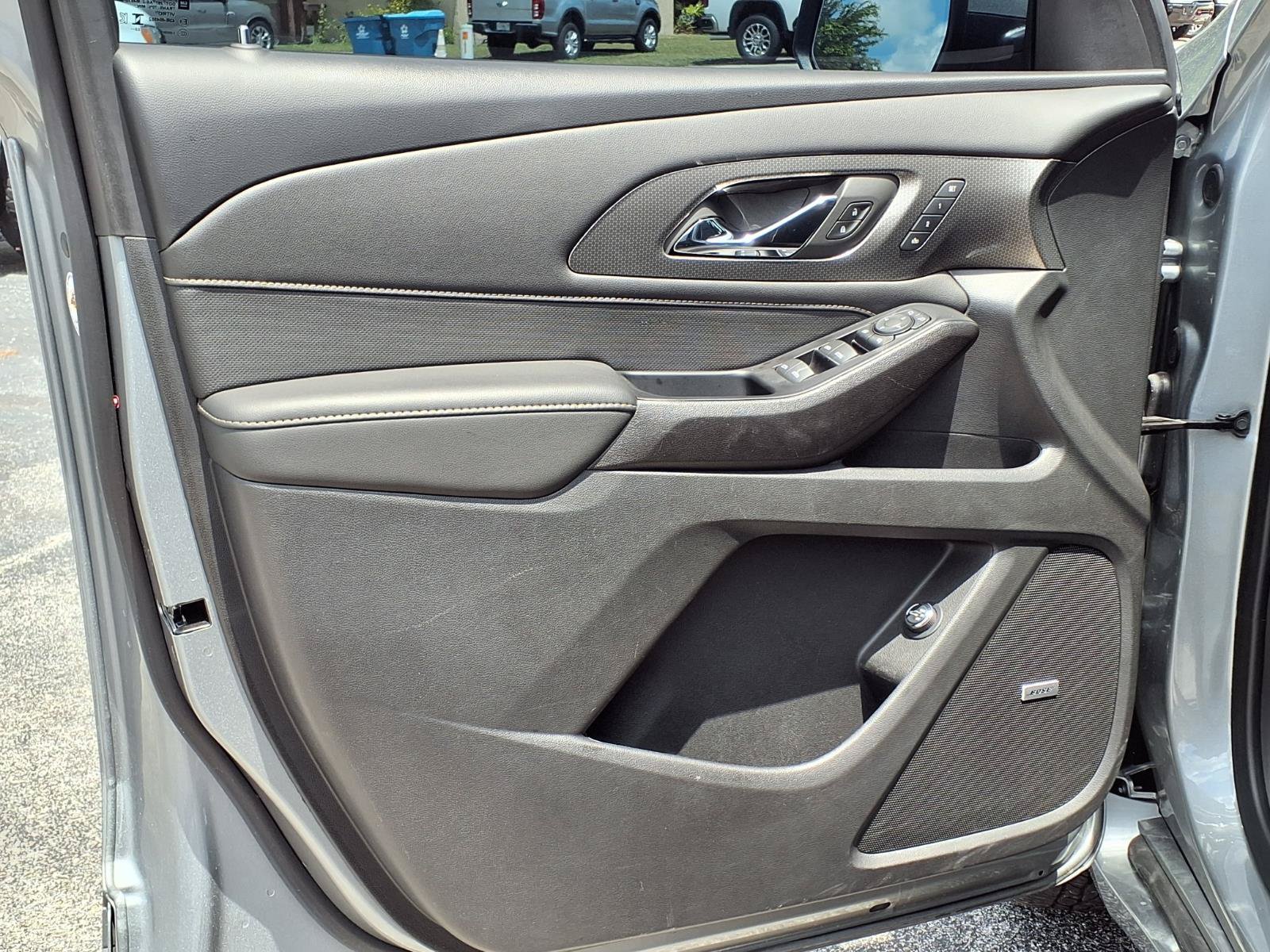 Used 2023 Chevrolet Traverse Premier FWD image 15