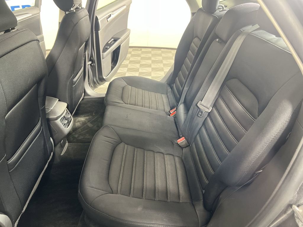 Used 2015 Ford Fusion SE image 21