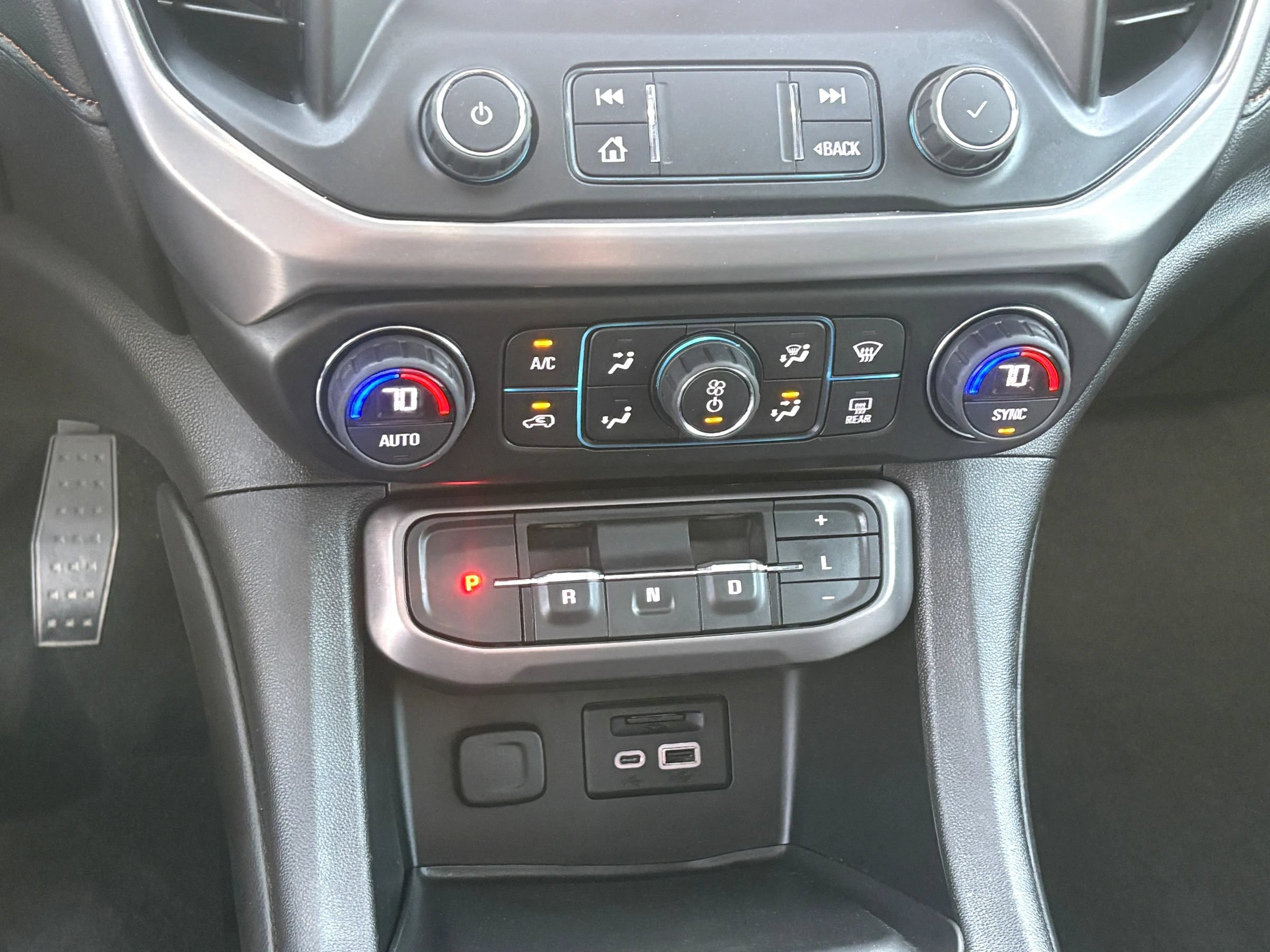Used 2021 GMC Acadia AT4 w/ Technology Package AWD/4WD image 25
