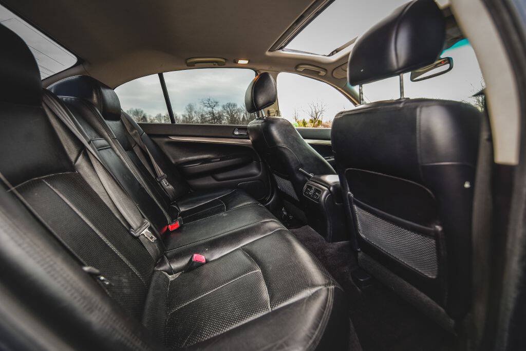 Used 2011 INFINITI G25 x w/ Moonroof Pkg AWD/4WD image 10