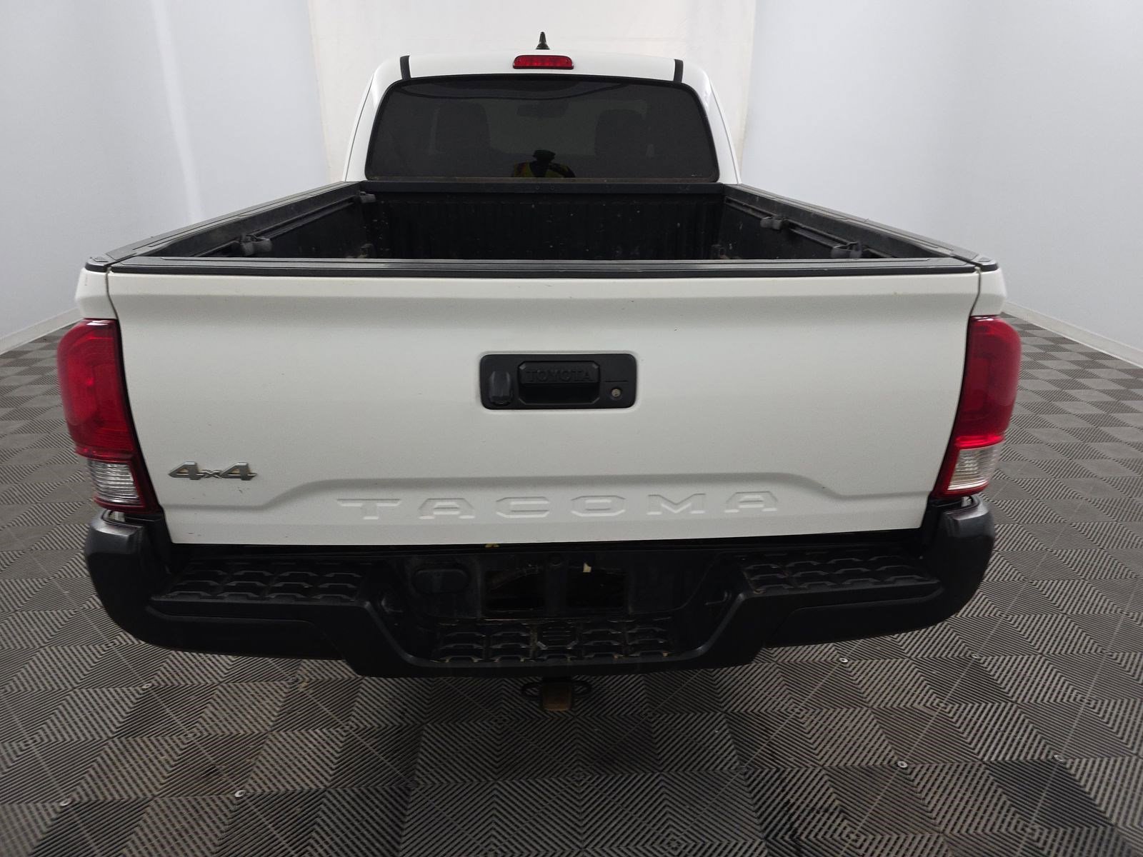 Used 2020 Toyota Tacoma SR AWD/4WD image 4