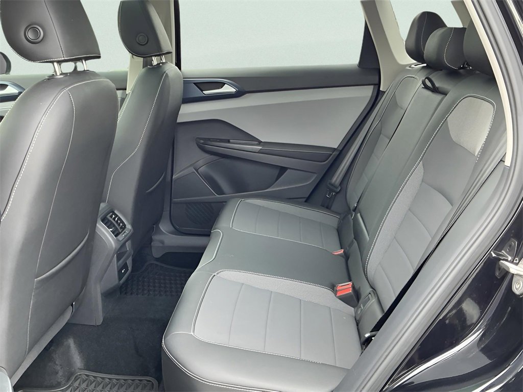 Used 2024 Volkswagen Taos SE w/ Panoramic Sunroof Package image 18