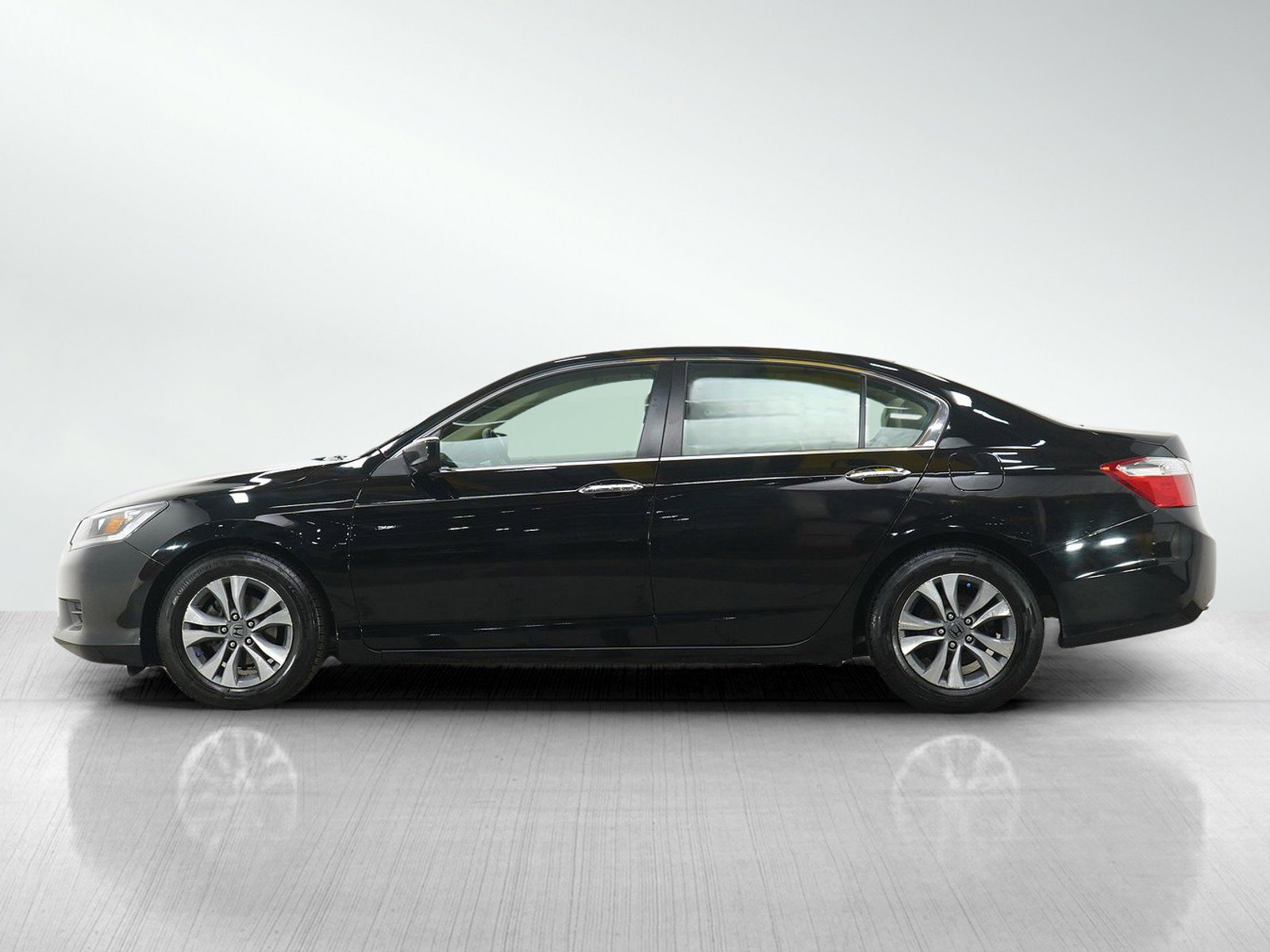 Used 2015 Honda Accord LX image 2