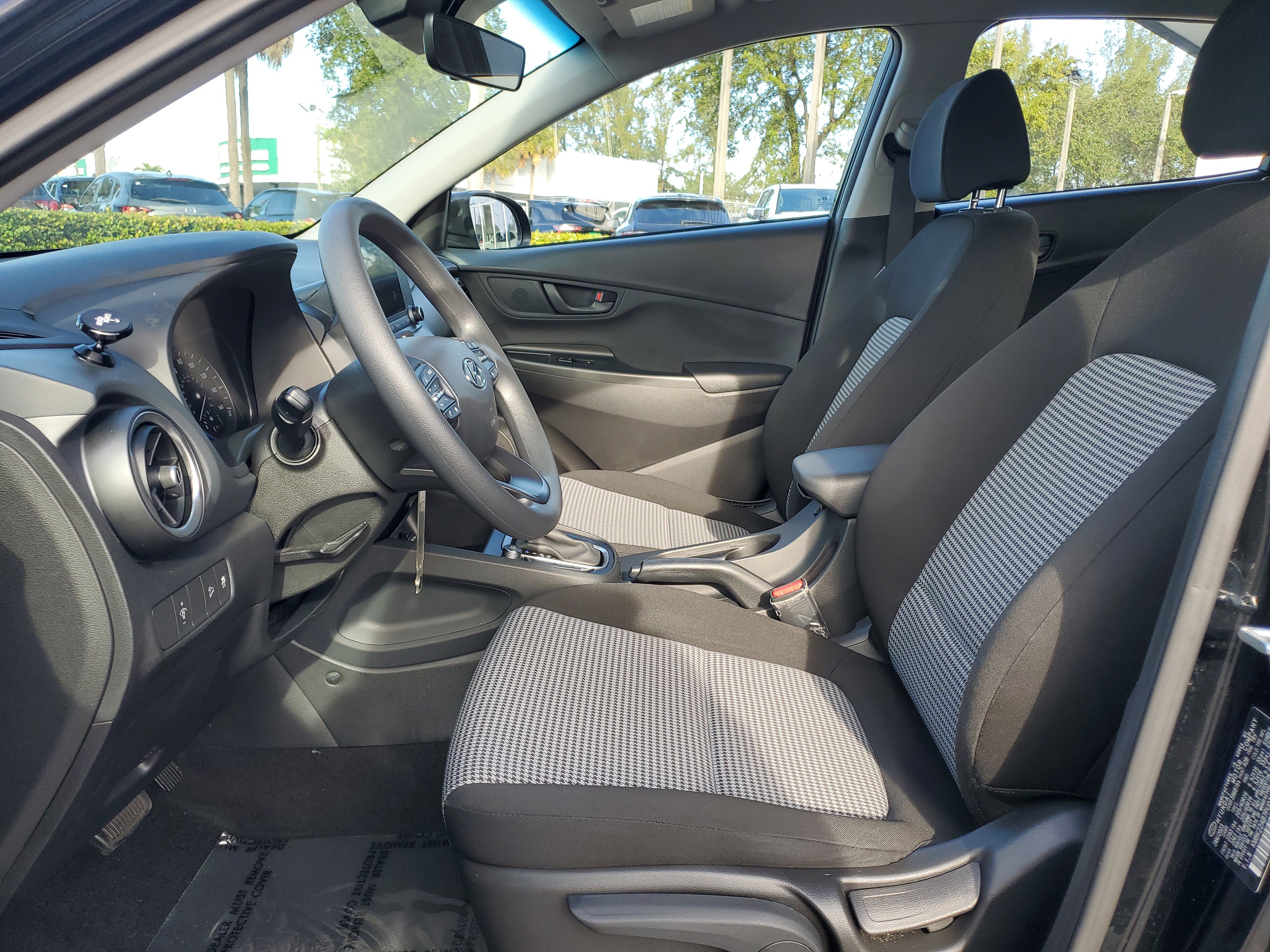 Used 2023 Hyundai Kona SE w/ Cargo Package image 11