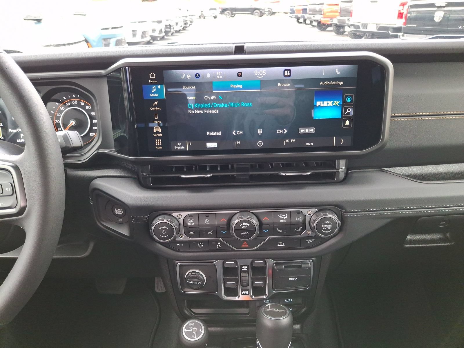Used 2025 Jeep Gladiator Sport AWD/4WD image 11