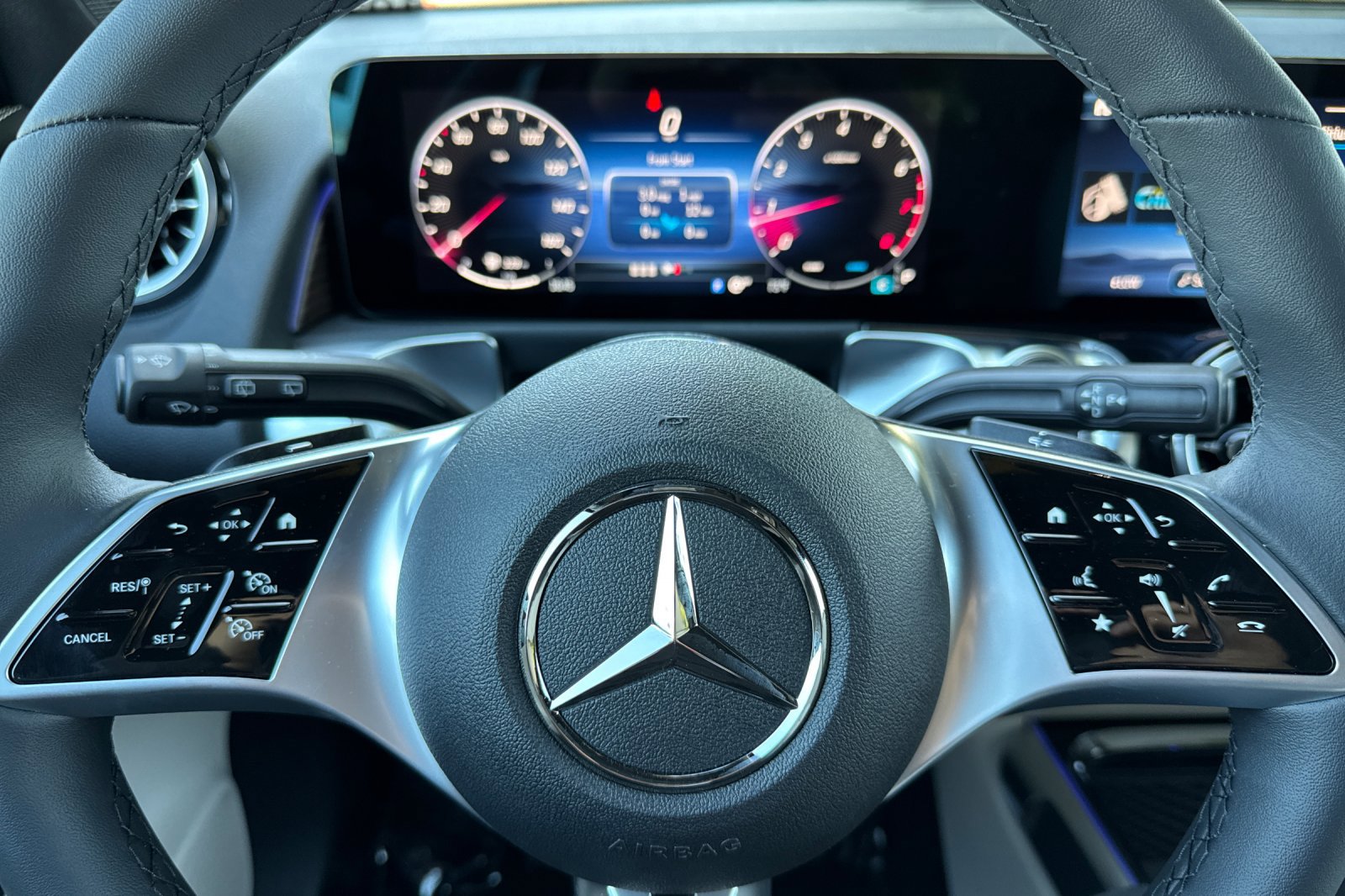 New 2026 Mercedes-Benz GLB 250 4MATIC image 23