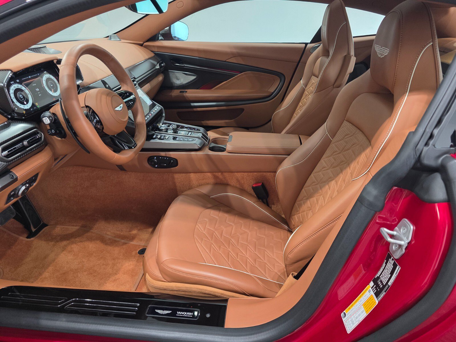 Used 2025 Aston Martin Vanquish RWD image 17