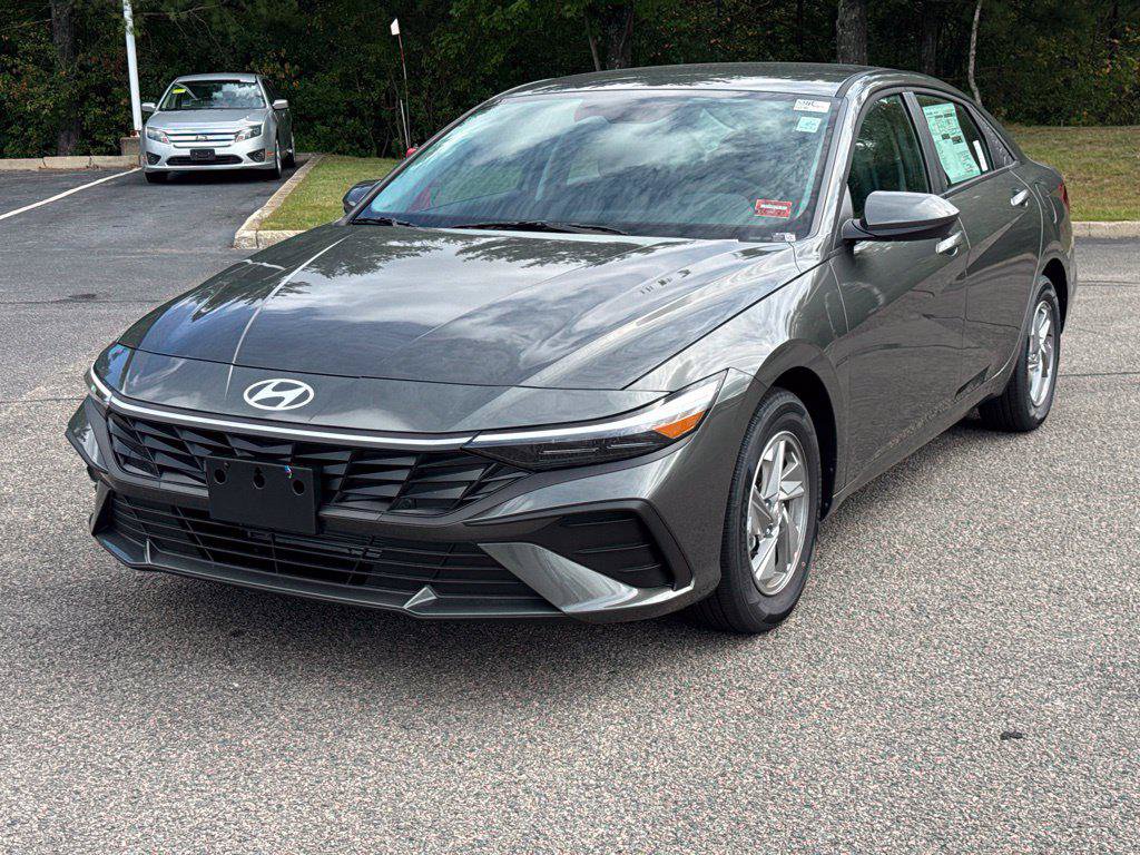 New 2026 Hyundai Elantra SE