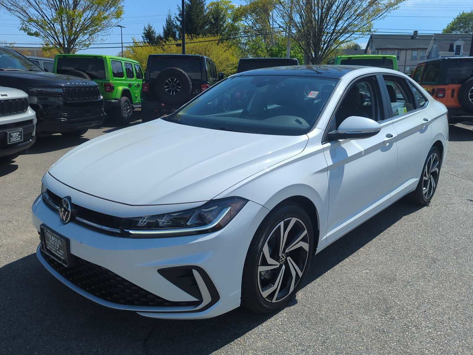 Used 2025 Volkswagen Jetta SEL FWD image 2