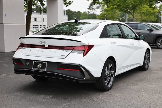 Certified 2025 Hyundai Elantra SEL FWD image 7