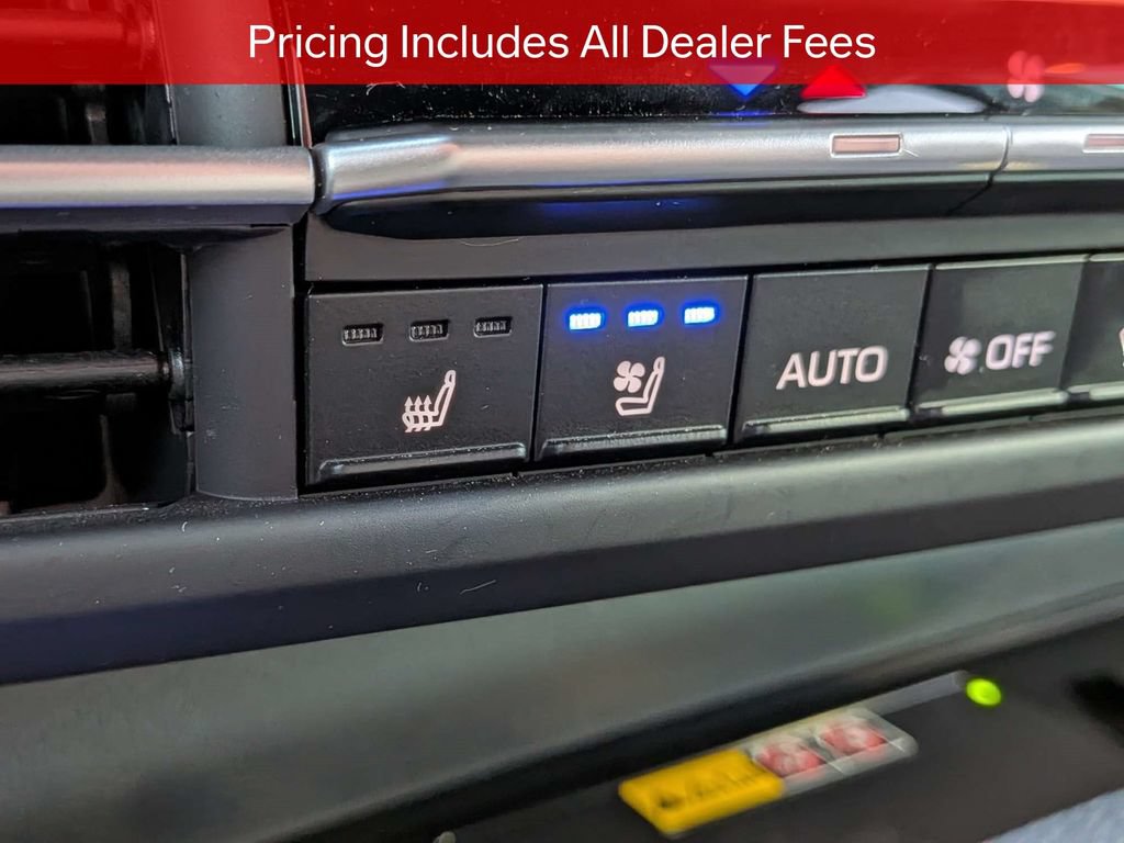Used 2025 Toyota Sienna Limited FWD image 25
