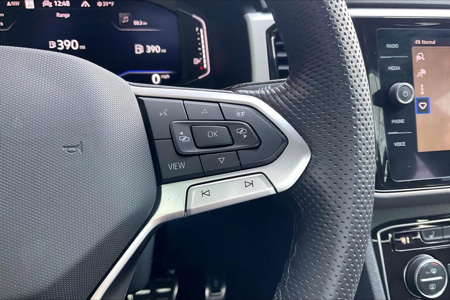 Used 2022 Volkswagen Atlas SEL Premium image 11