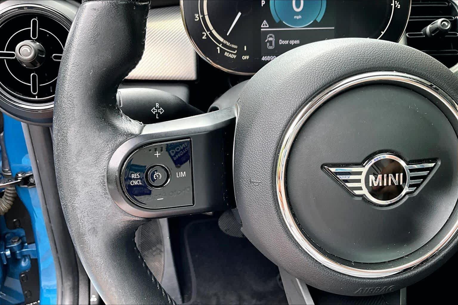 Used 2022 MINI Cooper 2-Door Hardtop FWD image 22