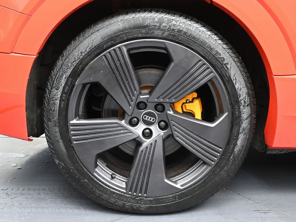 Used 2022 Audi e-tron Premium Plus w/ Premium Plus Package image 14