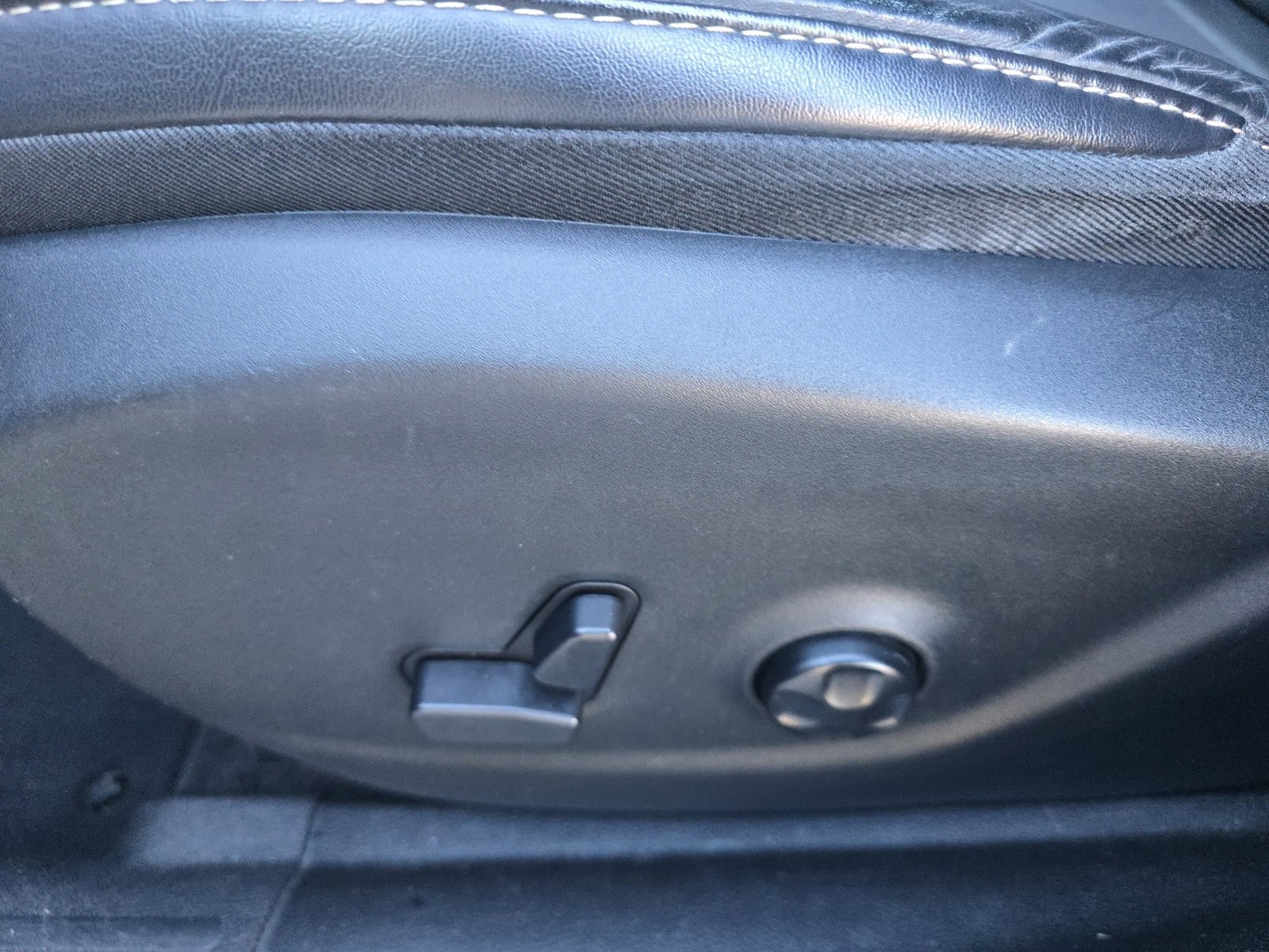 Used 2018 Jeep Cherokee Latitude Plus w/ Trailer Tow Group image 11