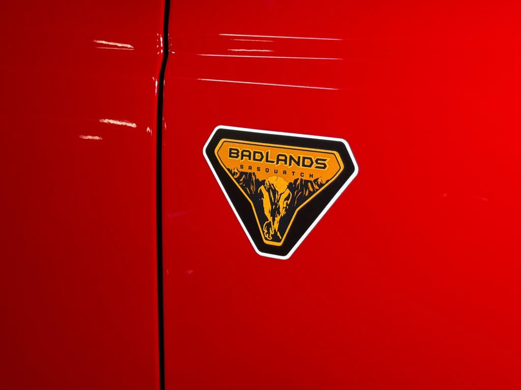 Used 2023 Ford Bronco Badlands w/ Sasquatch Package AWD/4WD image 8