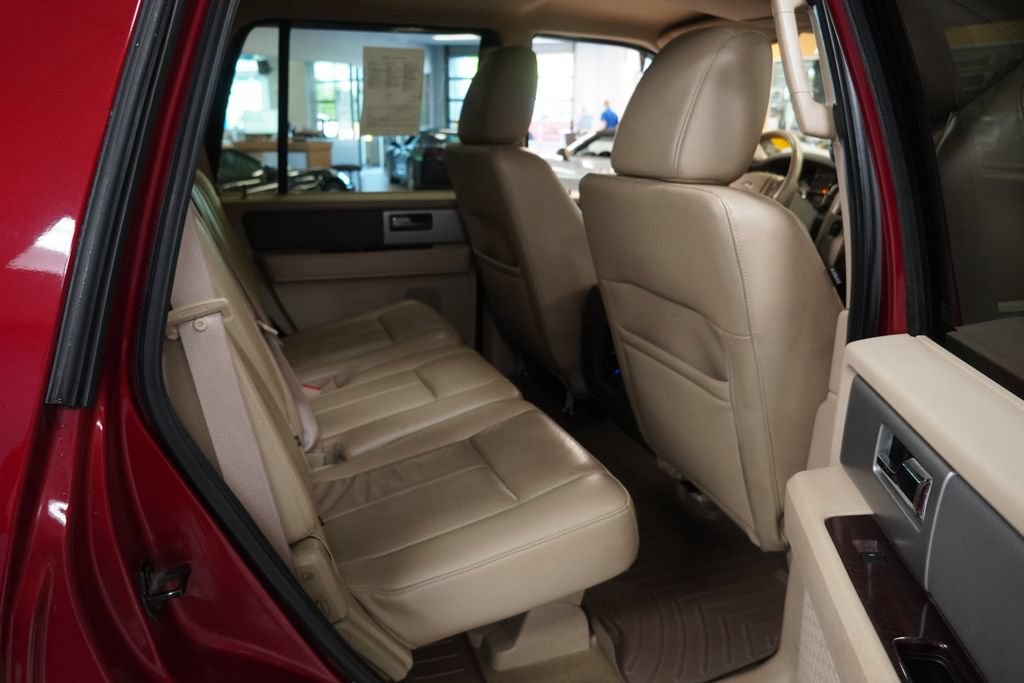 Used 2014 Ford Expedition XLT w/ Equipment Group 202A AWD/4WD image 22