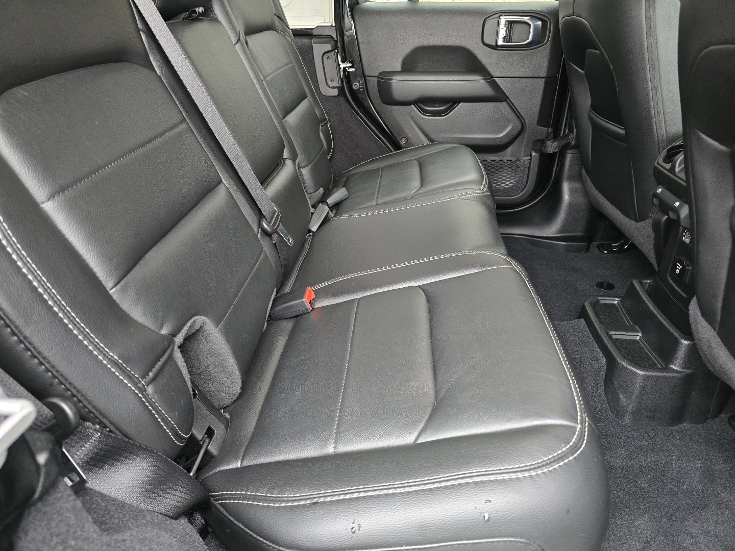 Used 2021 Jeep Wrangler Unlimited Sahara image 29