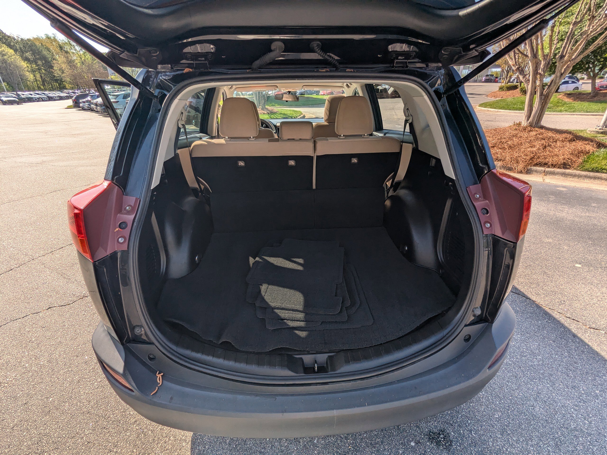 Used 2014 Toyota RAV4 XLE image 16