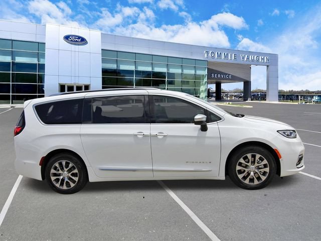 Used 2025 Chrysler Pacifica Pinnacle FWD image 5
