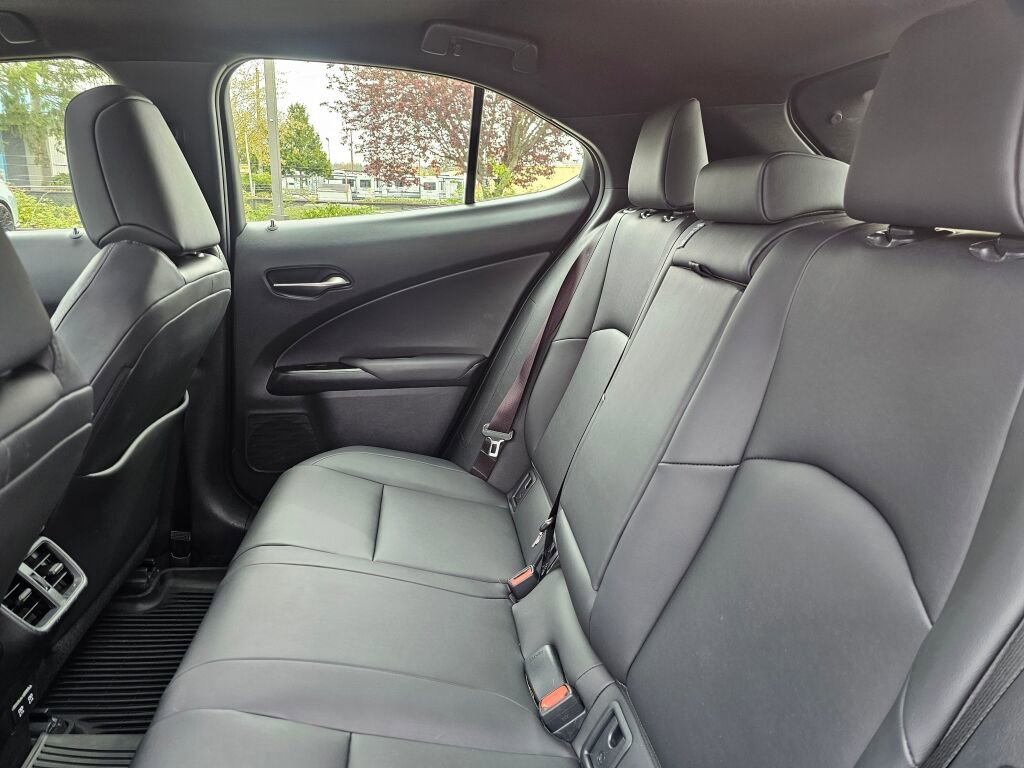 Used 2019 Lexus UX 250h w/ Premium Package image 22