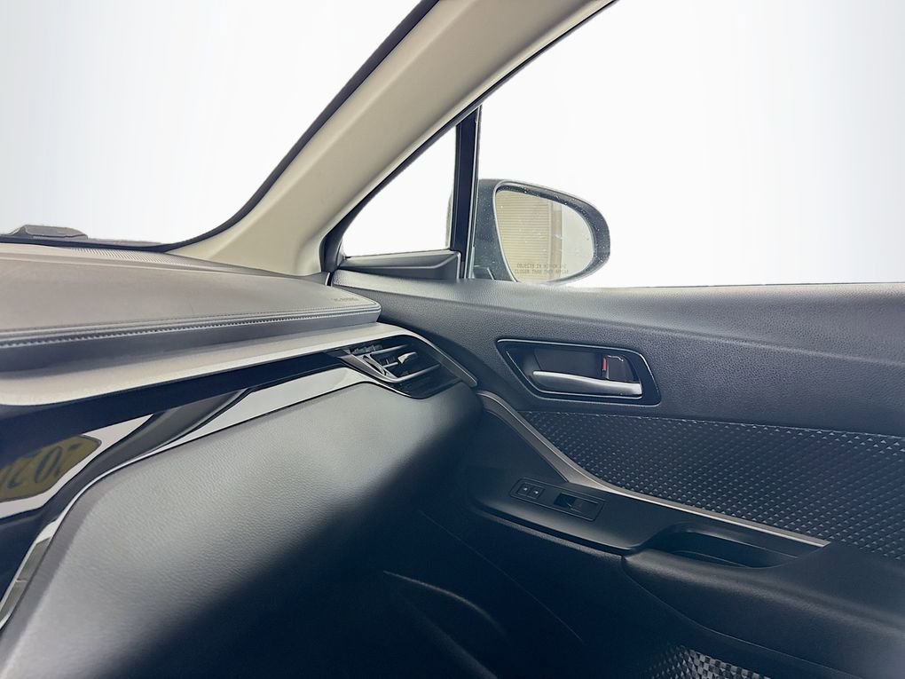 Used 2021 Toyota C-HR LE FWD image 37