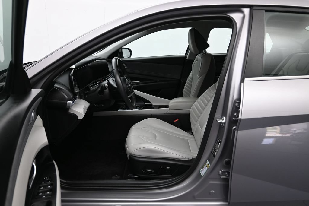 Used 2025 Hyundai Elantra Limited FWD image 23