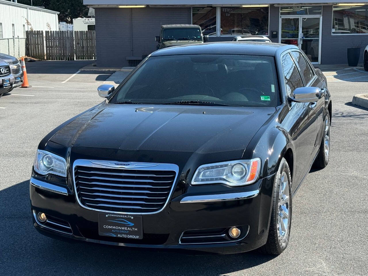 Used 2014 Chrysler 300 C RWD image 8