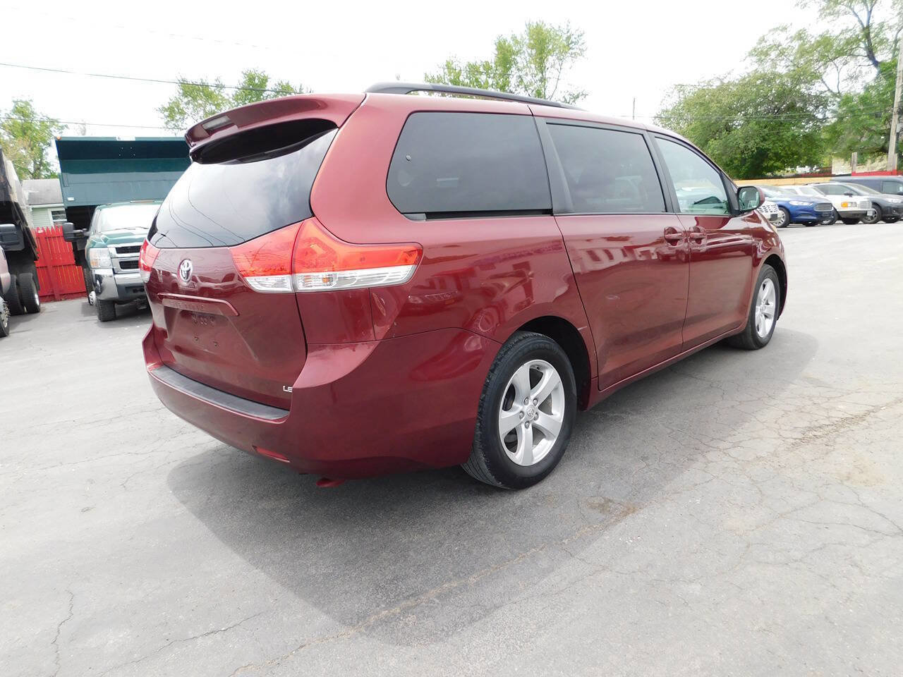 Used 2011 Toyota Sienna LE FWD image 9