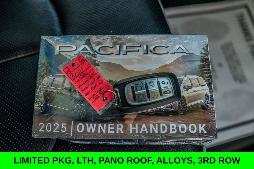 Used 2025 Chrysler Pacifica Limited FWD image 28