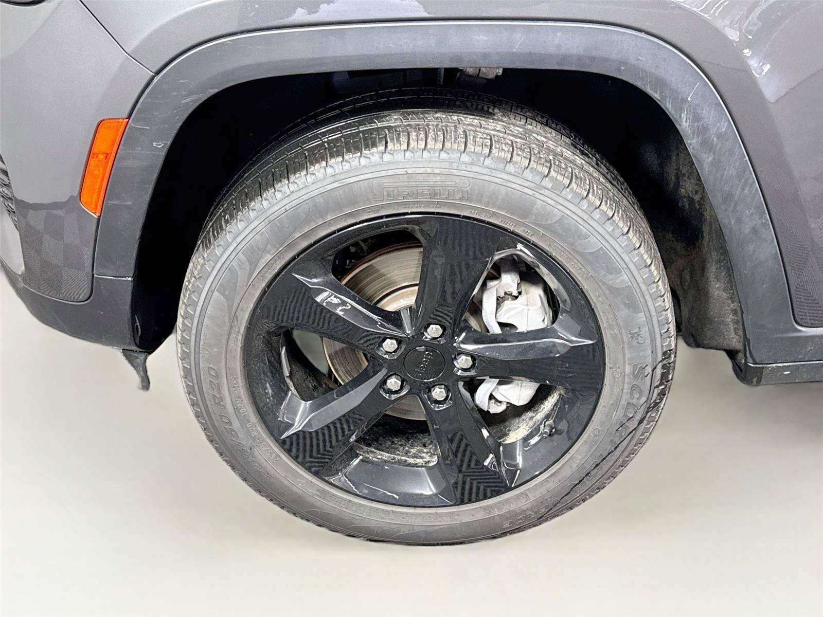 Used 2025 Jeep Grand Cherokee Limited w/ Black Appearance Package AWD/4WD image 8