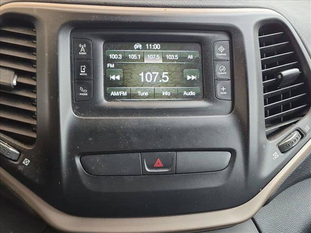 Used 2015 Jeep Cherokee Latitude AWD/4WD image 12